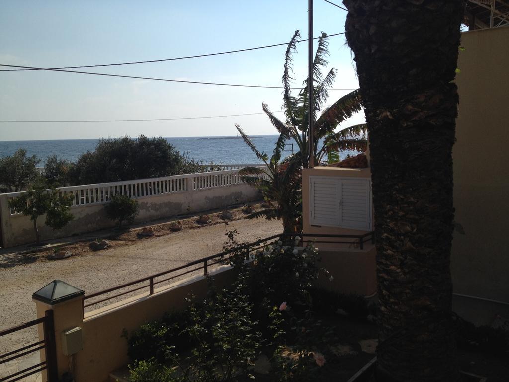 Surf House Villa Artemida  Exterior photo